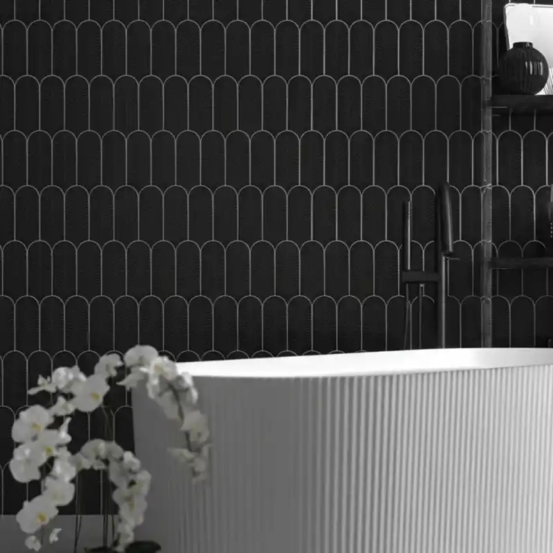 Commander Vite Carrelage mural écaille Alma Scale black brillant 8x21,5 cm