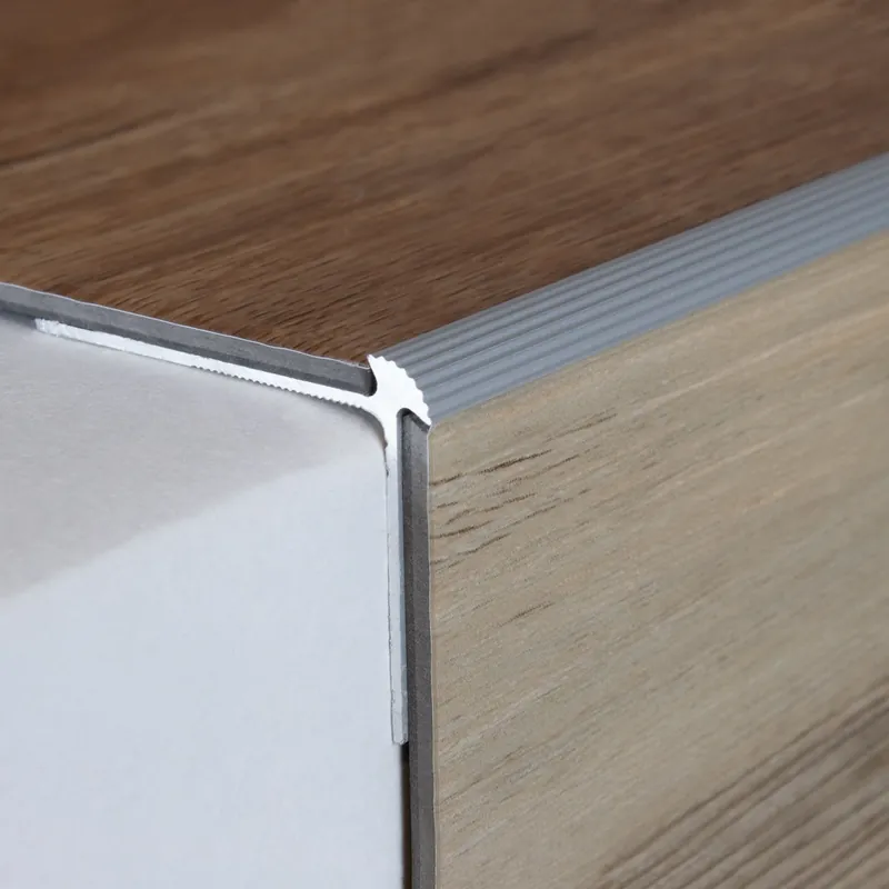 Solde Nez de marche cornière 40 mm x 30 mm x 3 mm aluminium anodisé
