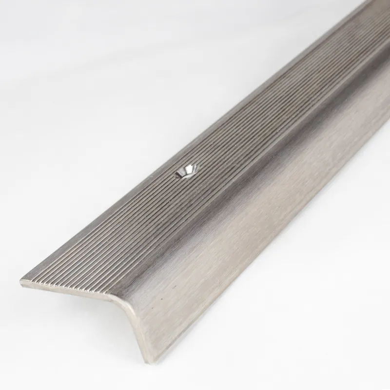 Offre Limitée Nez de marche cornière 40 mm x 20 mm inox antidérapant R10 DIN 51130